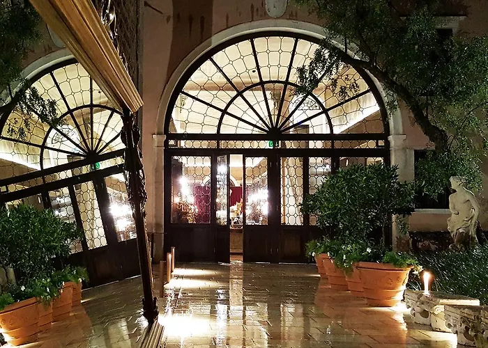 Отель Palazzo Venart Luxury
