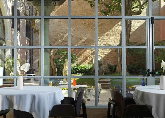 ホテル パラッツォ ヴェーナルト ラグジュアリー