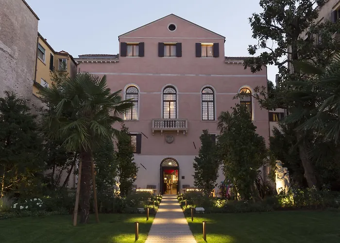 パラッツォ ヴェーナルト ラグジュアリー ホテル 5*