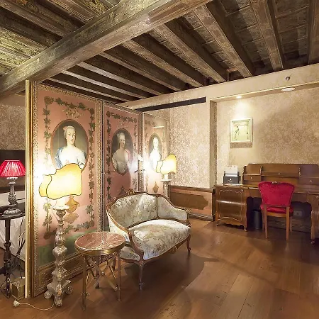 بالاتزو فينآرت لاكجري فندق البندقية